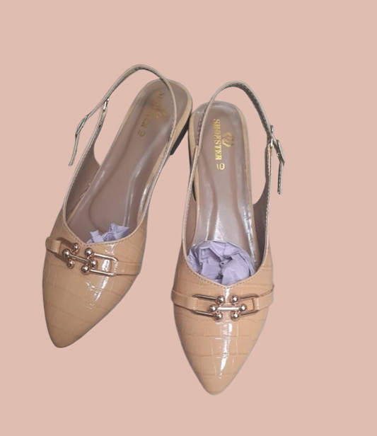 Velour Charm Pump – Beige Elegance